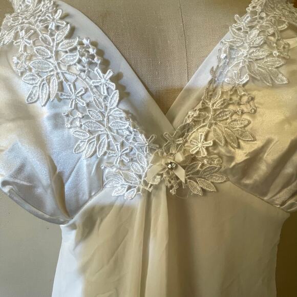 NWT 1X Ivory White Angelic Fairycore Ethereal Satin and Chiffon Gown Bridal - Picture 3 of 8